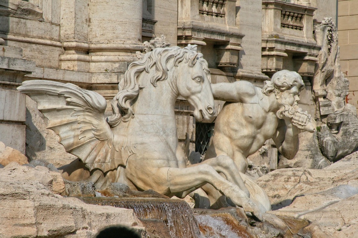 Trevi Fountain at different times of day, showing optimal visiting times