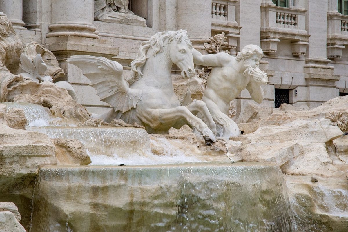 Reloj en la Fuente de Trevi