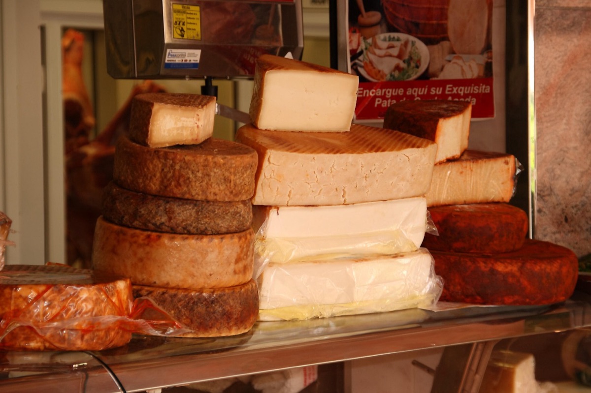 lanchonete romana com oliva e queijo