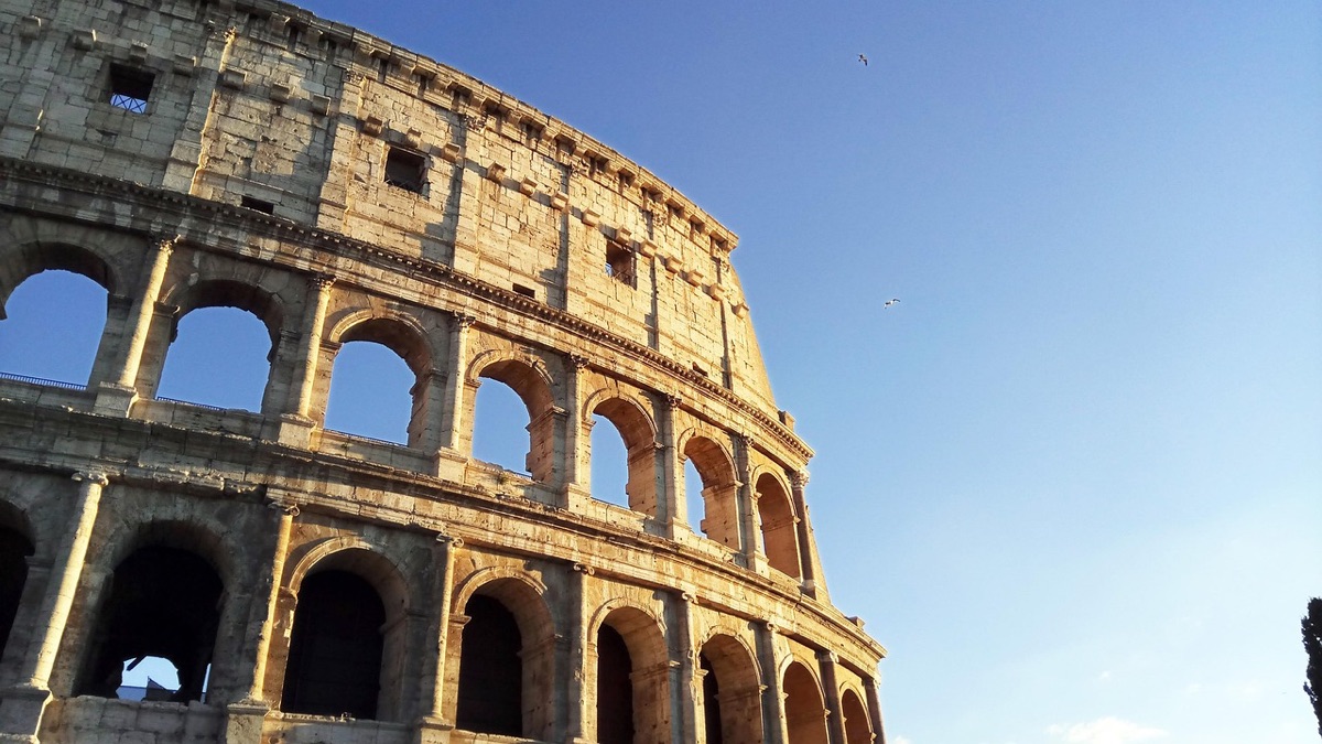 multidão no colosseum