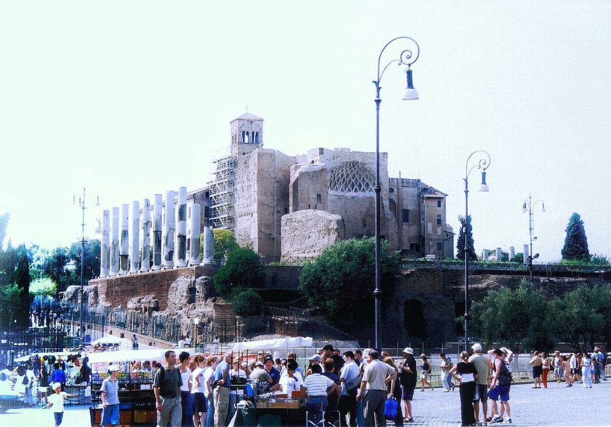 ruines romaines et marché local
