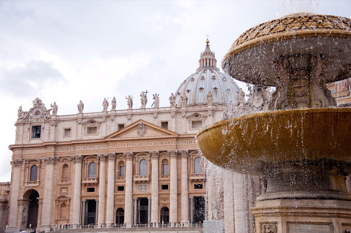 Basilica of Saint Peter crowd