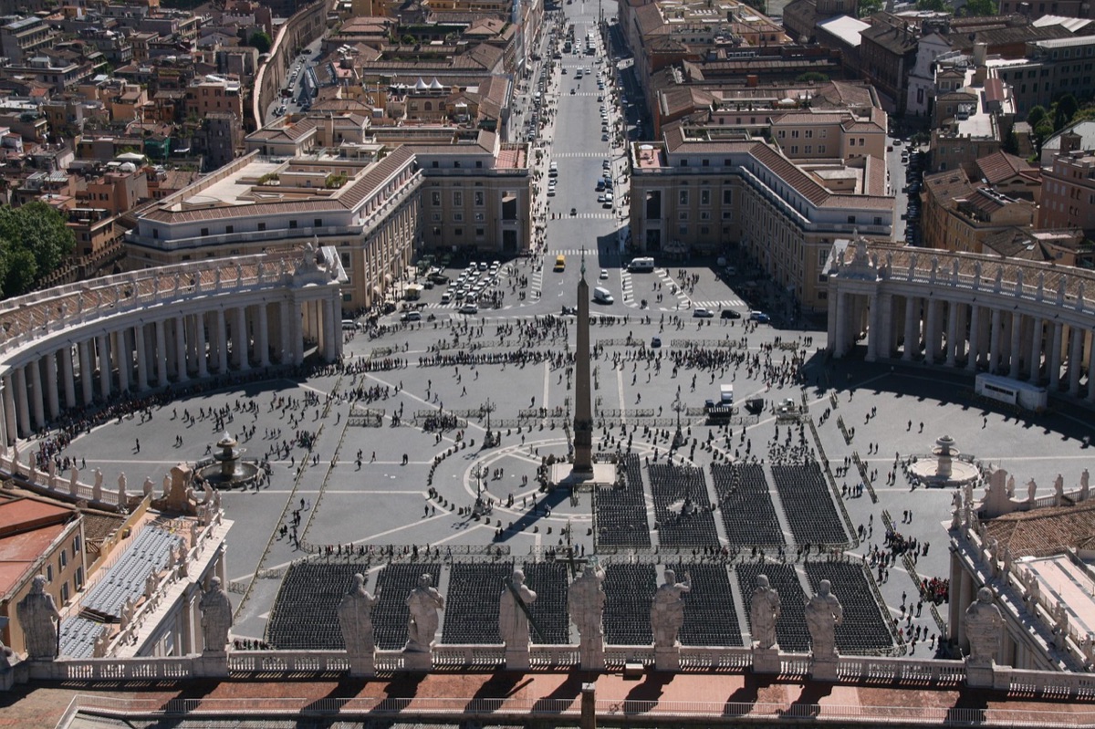 ローマの聖堂訪問：聖マーティン大聖堂とコロセウム