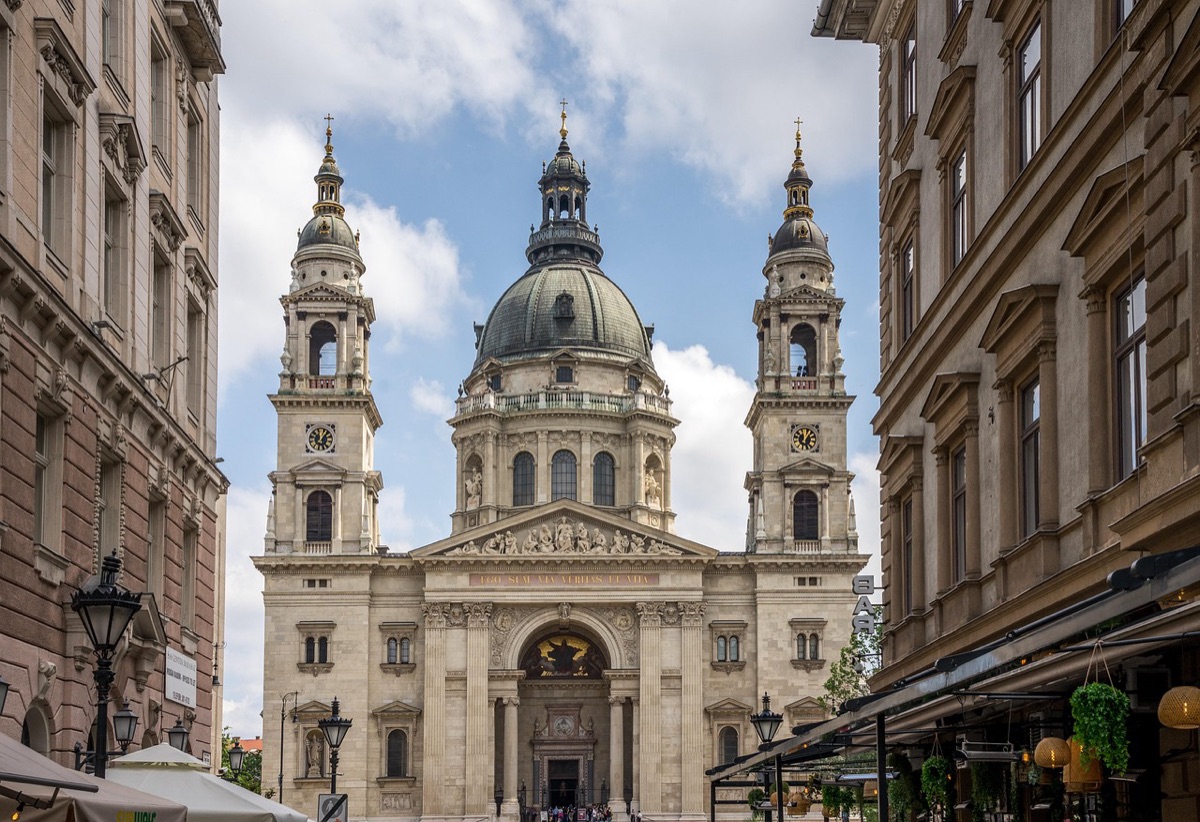 igreja católica romana: fachada histórica
